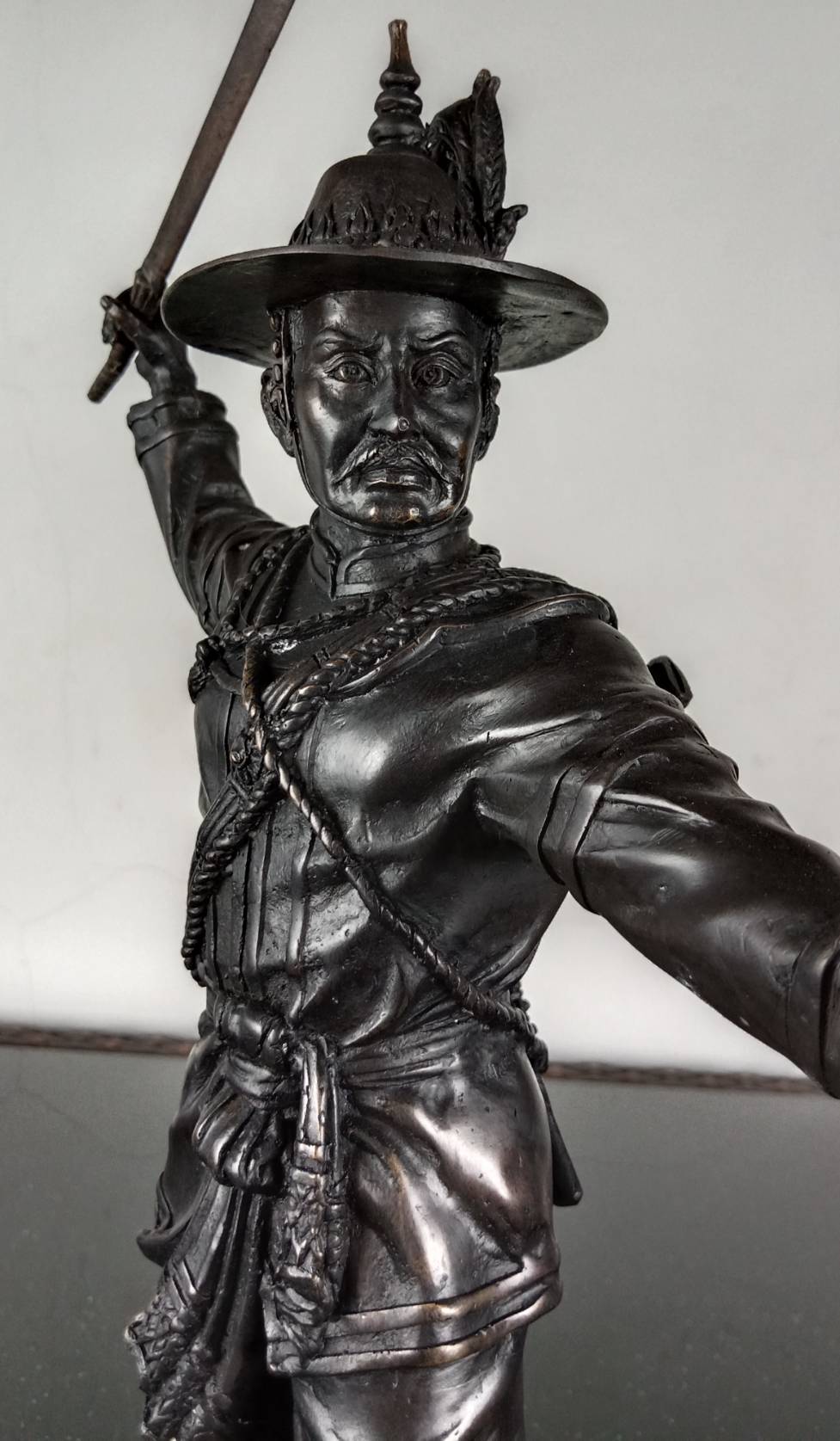 410.พระบรมรูปหล่อสมเด็จพระเจ้าตากสินมหาราช ทรงยืน