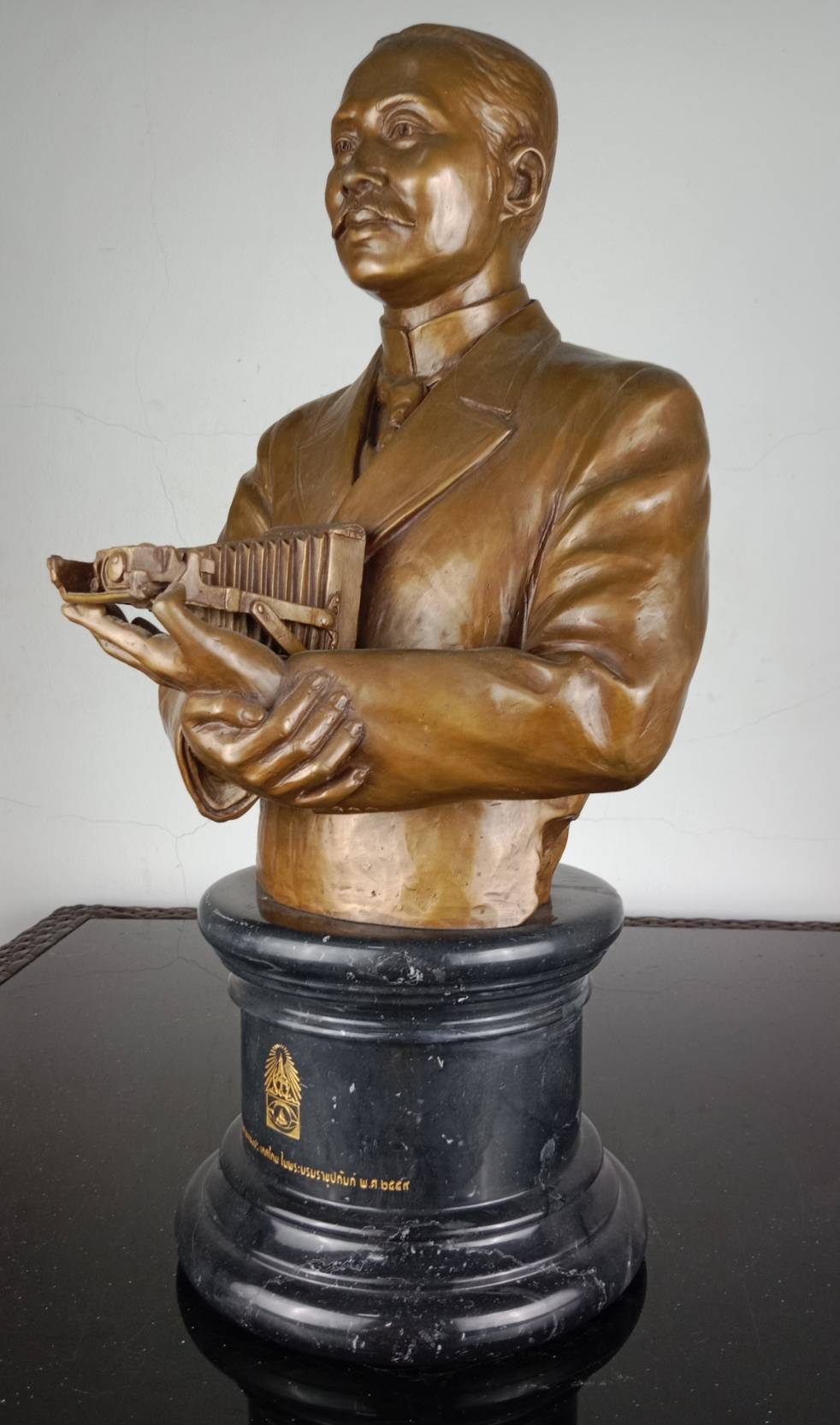 47.พระบรมรูปพระบาทสมเด็จพระจุลจอมเกล้าเจ้าอยู่หัว รัชกาลที่5 ทรงกล้องถ่ายภาพ