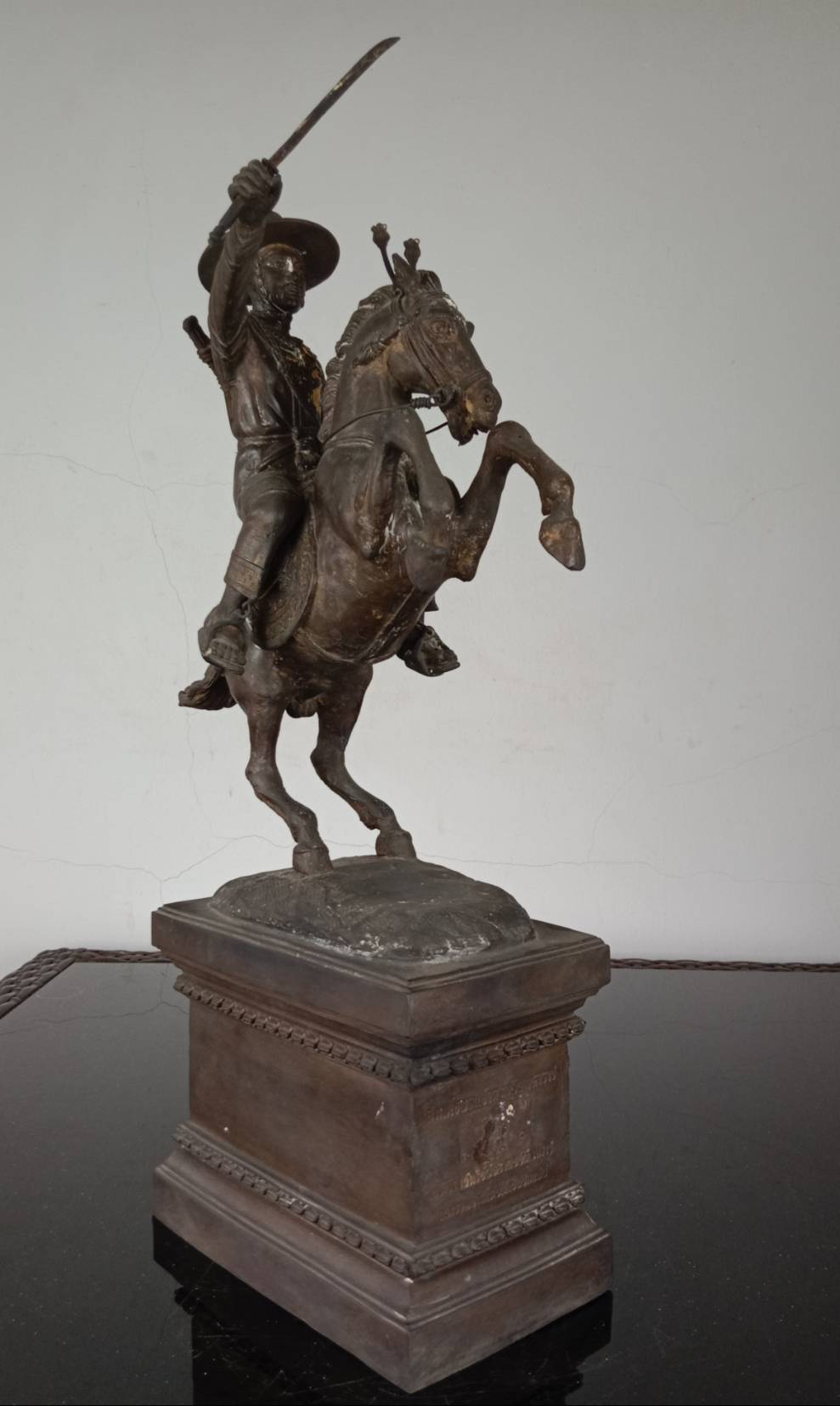 353.พระบรมรูปหล่อสมเด็จพระเจ้าตากสินมหาราช ทรงม้าศึก