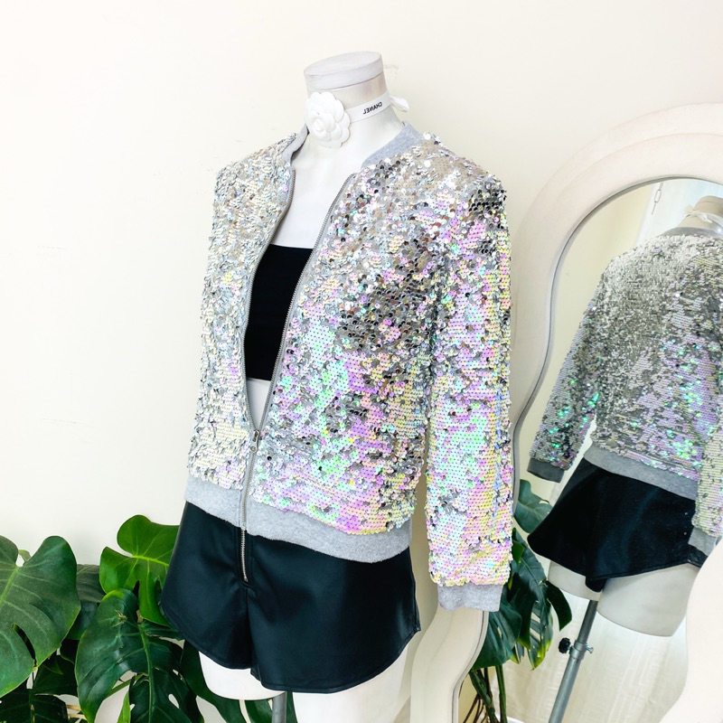 ไซด์ XS แบรนด์ magic แท้ 100%🌸แจ็คเก็ต ทรงครอป Jackets เบสบอล เสื้อคาร์ดิแกน งานเกล็ดวิบวับ สีขาว/เทา ชุดปาร์ตี้