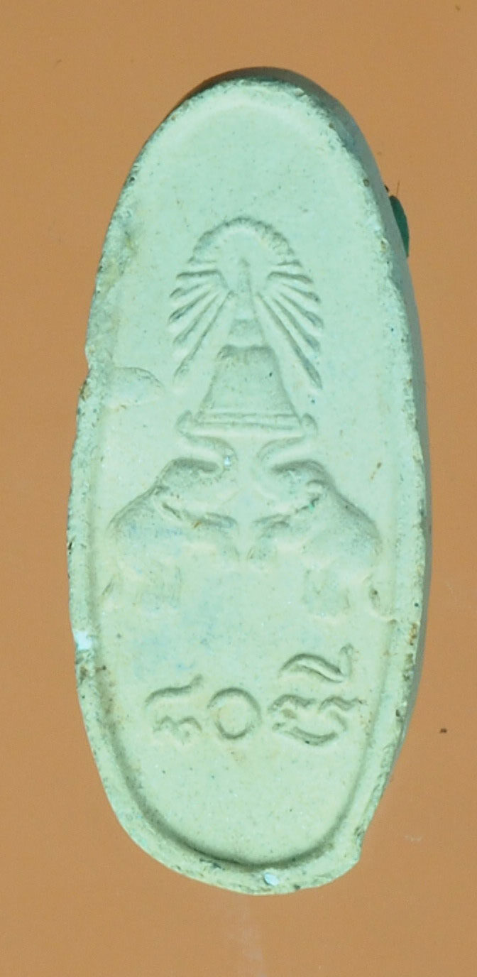 A345 พระอุ้มบาตร หลังช้างคู่ ไม่ทราบที่และปีสร้าง เนื้อผง 9