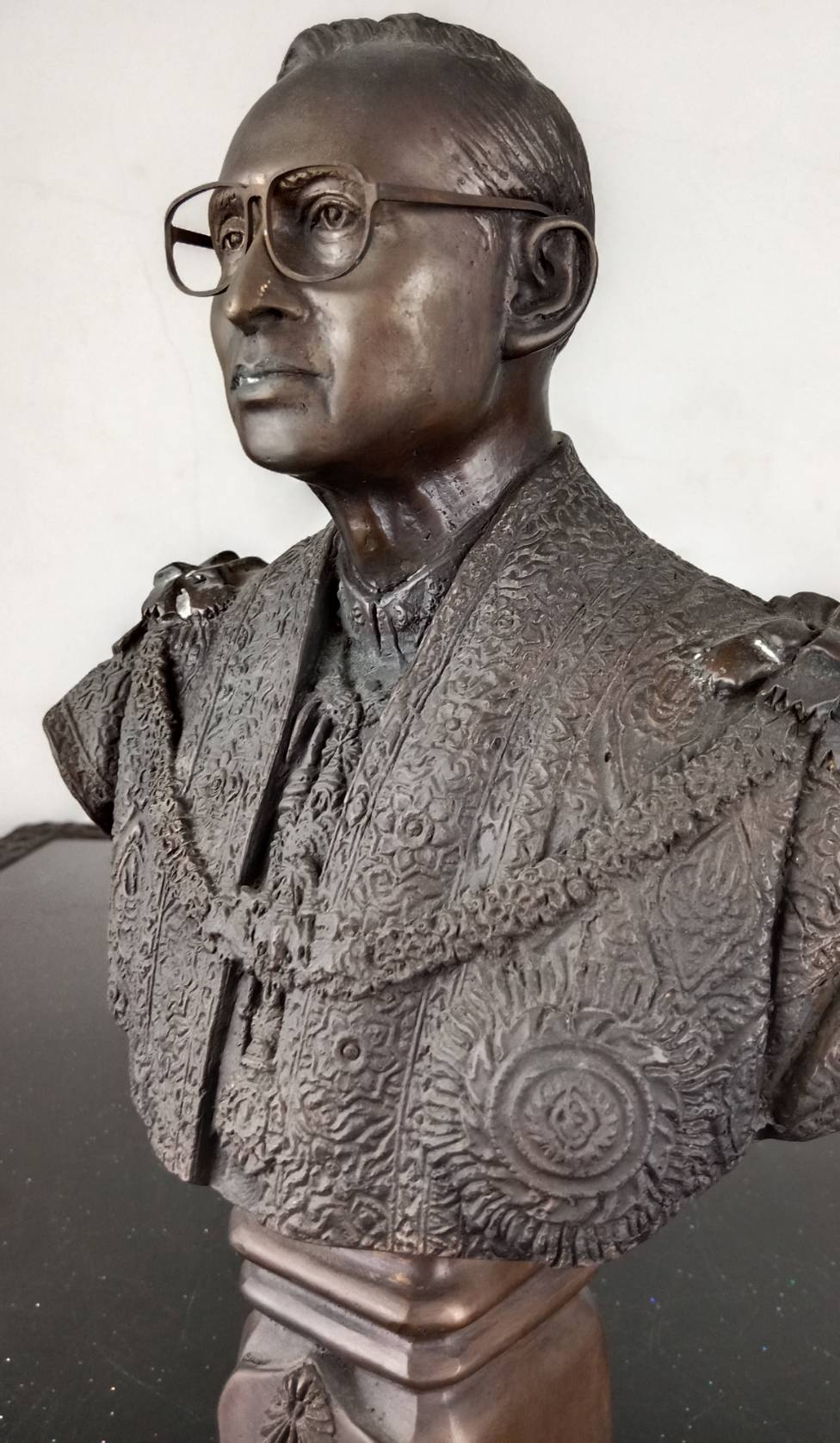 4.พระบรมรูปหล่อครึ่งพระองค์ในหลวงรัชกาลที่9 พระบาทสมเด็จพระปรมินทรมหาภูมิพลอดุลยเดช ฉลองพระองค์บรมราชภูษิตาภรณ์