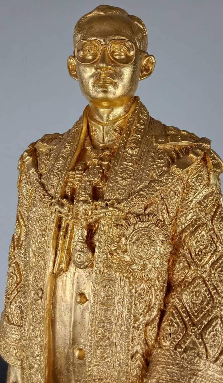 482.พระบรมรูปหล่อในหลวงรัชกาลที่9 พระบาทสมเด็จพระปรมินทรมหาภูมิพลอดุลยเดช(ทอง)
