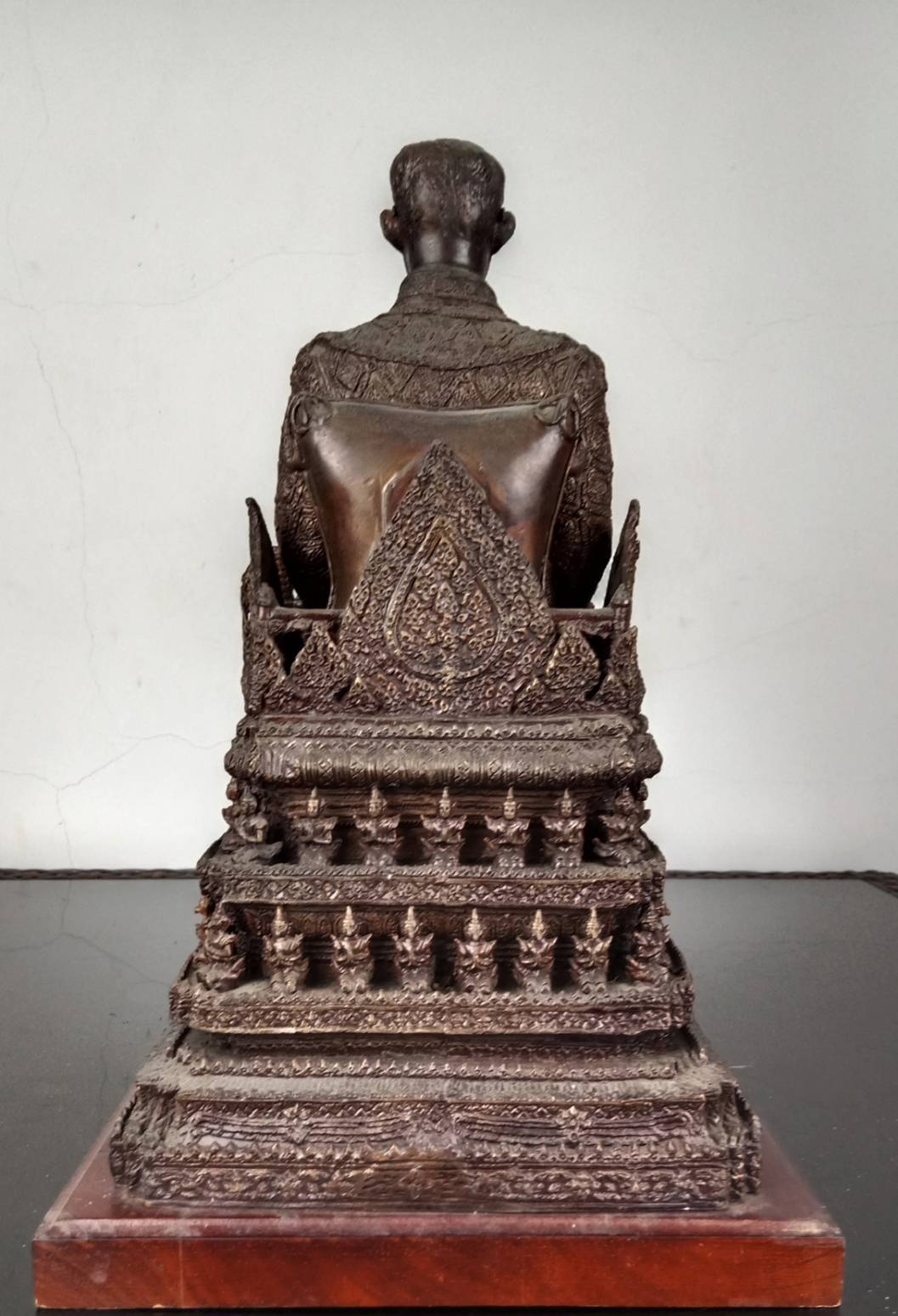 48.พระบรมรูปหล่อในหลวงรัชกาลที่9 พระบาทสมเด็จพระปรมินทรมหาภูมิพลอดุลยเดช ทรงประทับบนพระที่นั่งราชยานพุดตานทอง