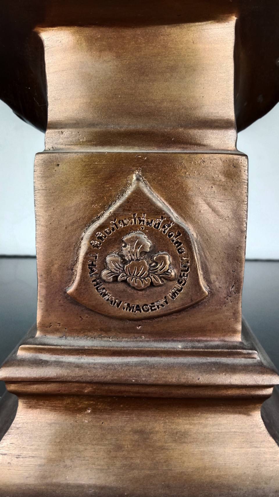 23.พระบรมรูปหล่อครึ่งพระองค์ในหลวงรัชกาลที่9 พระบาทสมเด็จพระปรมินทรมหาภูมิพลอดุลยเดช ฉลองพระองค์บรมราชภูษิตาภรณ์