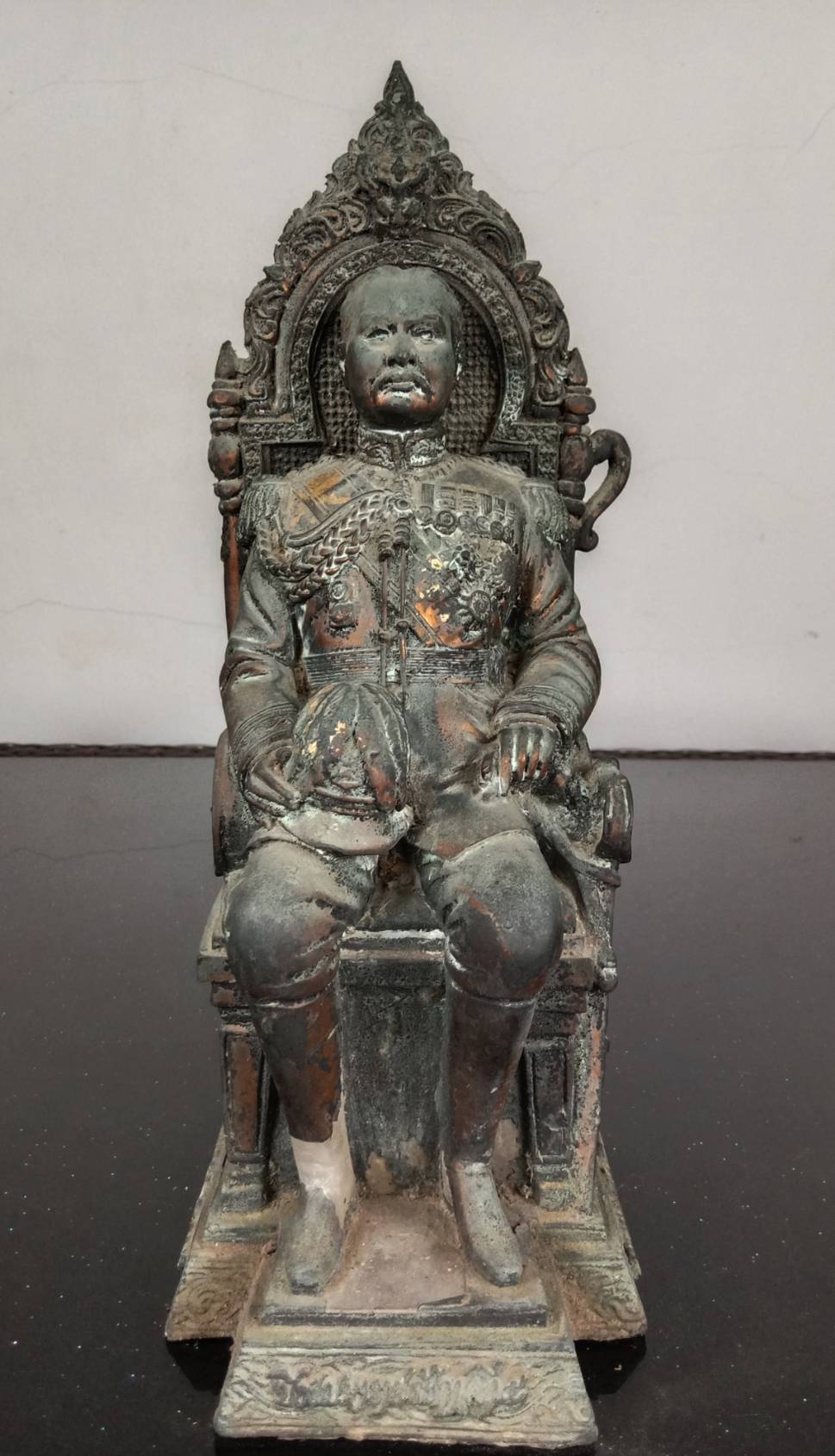 580.พระบรมรูปหล่อในหลวงรัชกาลที่ 5 พระบาทสมเด็จพระปรมินทรมหาจุฬาลงกรณ์ พระจุลจอมเกล้าเจ้าอยู่หัว ทรงประทับนั่งบัลลังก์