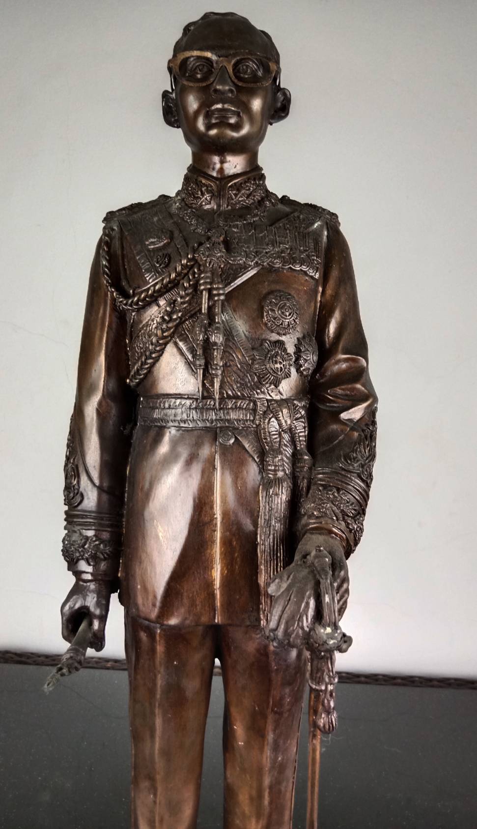 30.พระบรมรูปหล่อโลหะในหลวงรัชกาลที่9 พระบาทสมเด็จพระปรมินทรมหาภูมิพลอดุลยเดช(รมดำ)