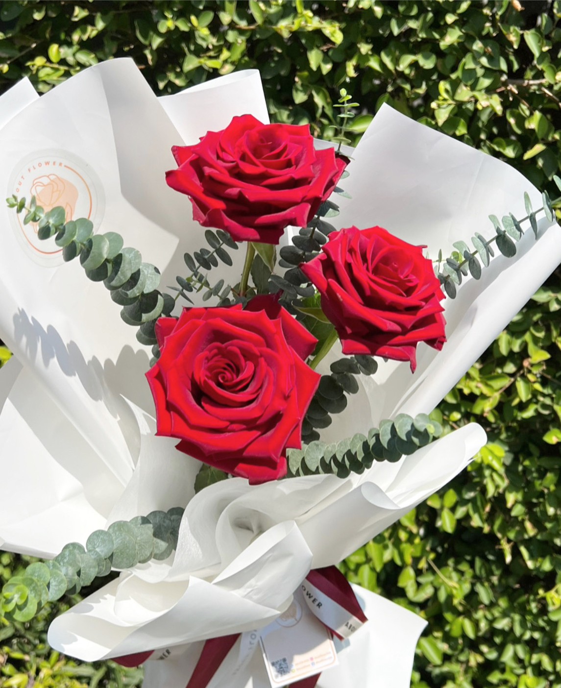 Medium Bouquet Ecuador Rose ช่อดอกกุหลาบเอกวาดอร์ สีแดง นำเข้า คัด Size จำนวน 3 ดอก พร้อมตกแต่ง สามารถเปลี่ยนสีได้