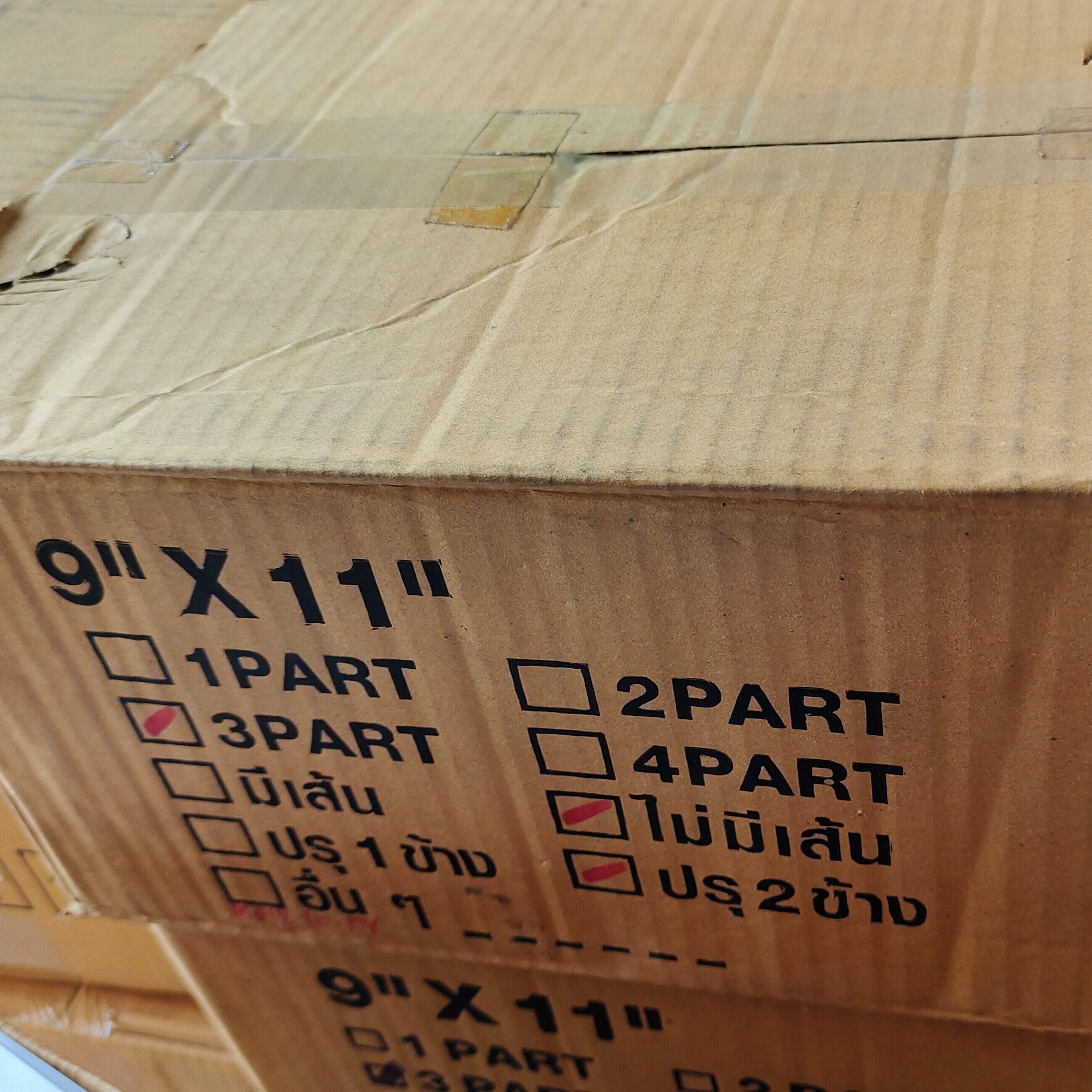 กระดาษต่อเนื่อง 3 ชั้น 9x11 นิ้ว แบบคาร์บอน ไม่มีเส้น (มีทั้งแบบปรุ/ไม่ปรุครึ่ง) 500 ชุด/กล่อง