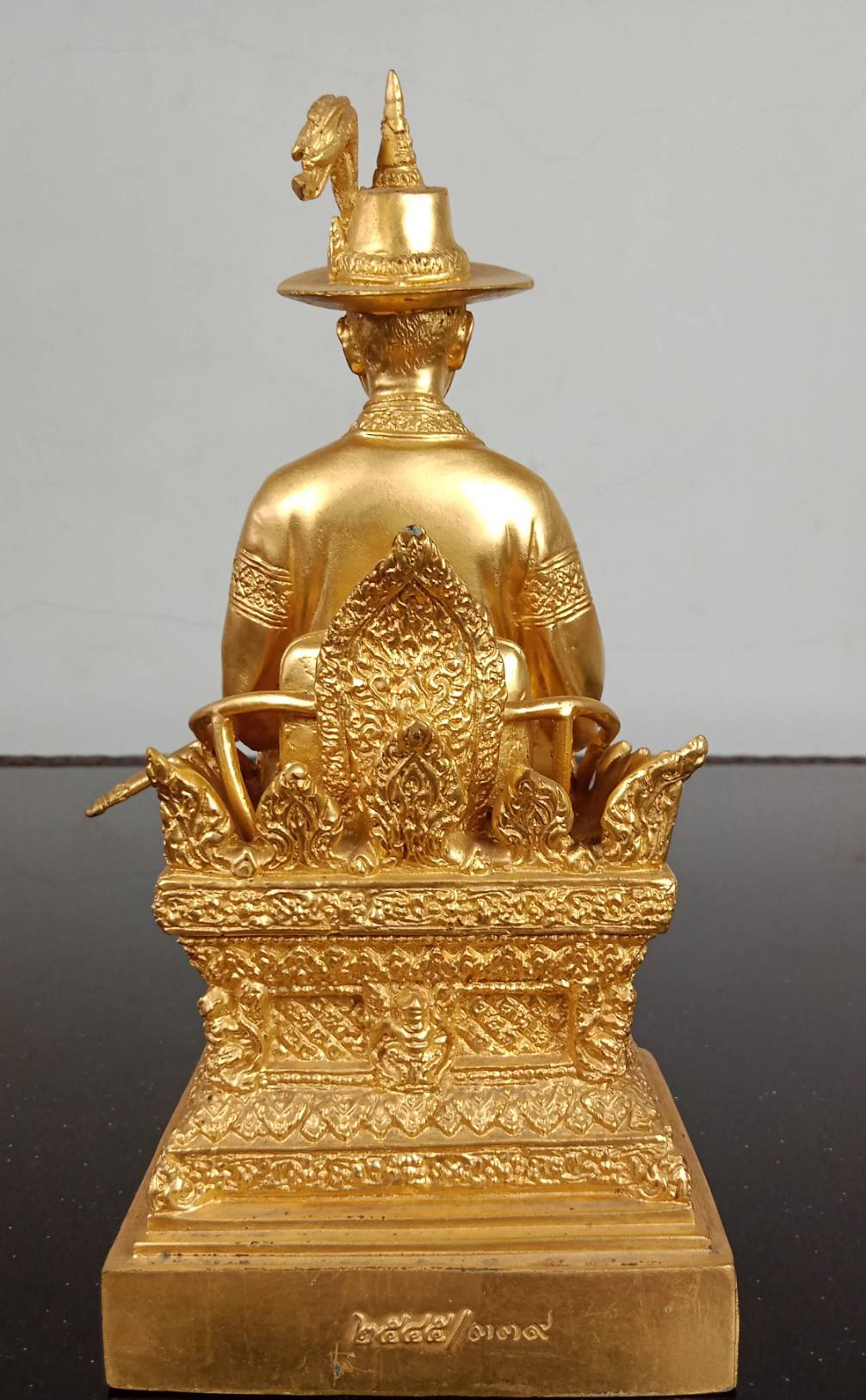 593.พระบรมรูปหล่อสมเด็จพระเจ้าตากสินมหาราช ทรงประทับนั่งบัลลังก์