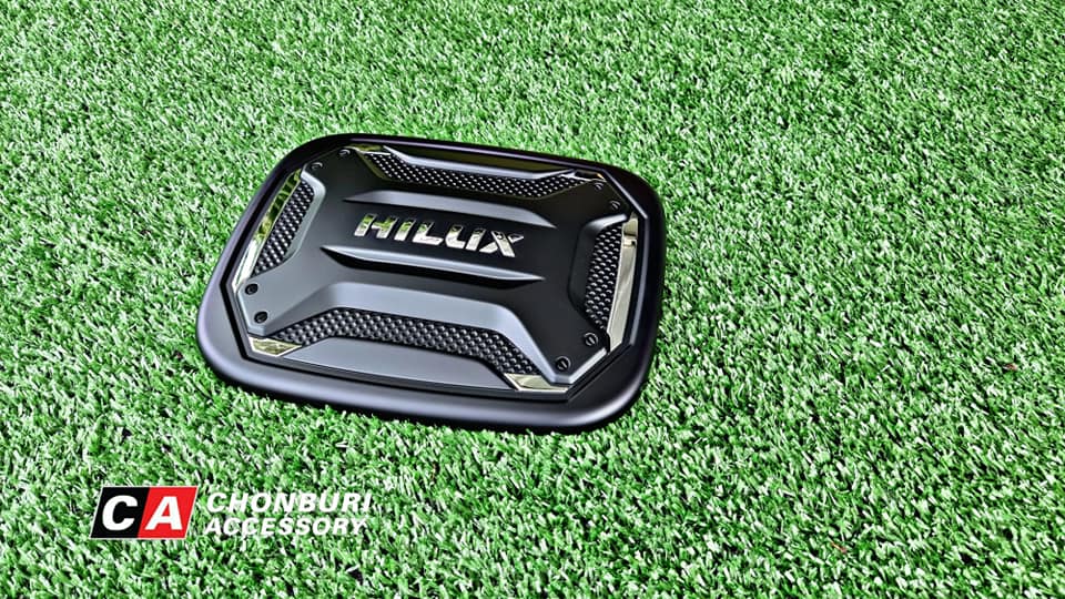 ชุดแต่งฝาปิดถังน้ำมันแท้ Toyota ฟอร์จูนเนอร์