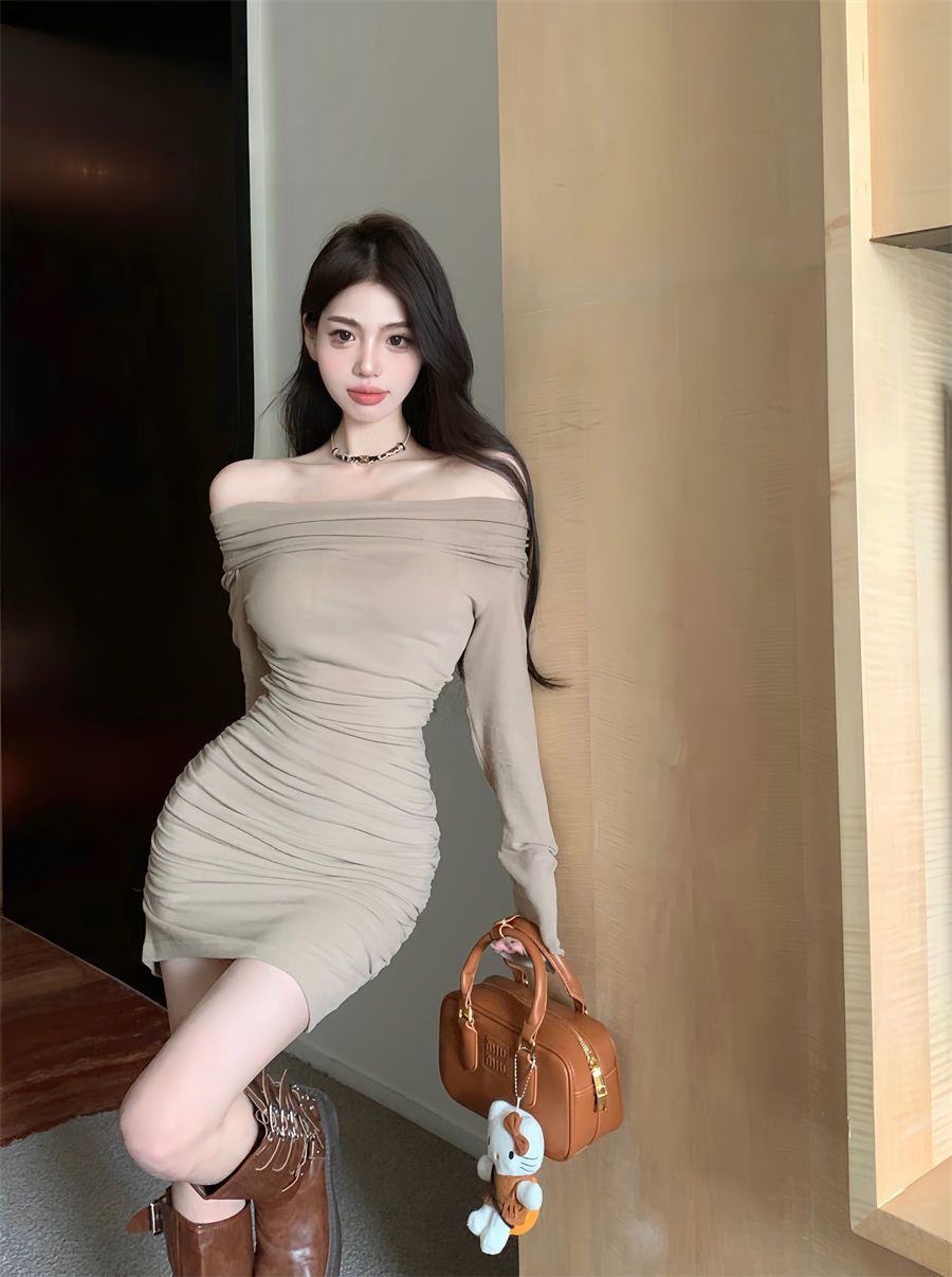 เดรสปาดไหล่ สีครีม เดรสเซ็กซี่ CN2458