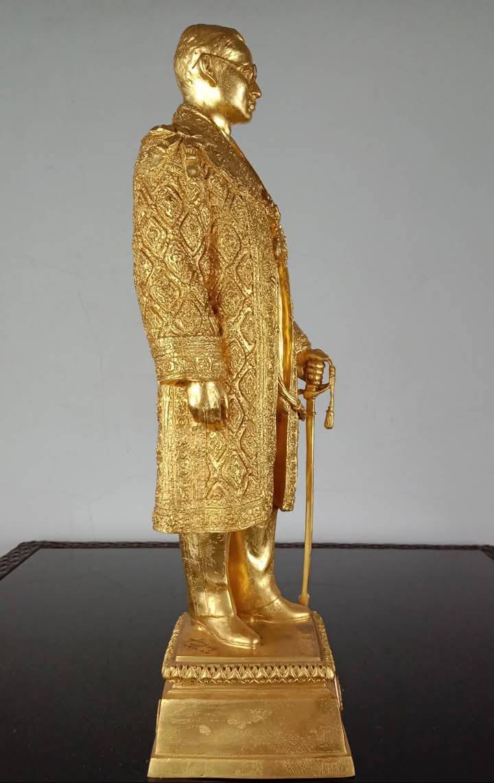 482.พระบรมรูปหล่อในหลวงรัชกาลที่9 พระบาทสมเด็จพระปรมินทรมหาภูมิพลอดุลยเดช(ทอง)