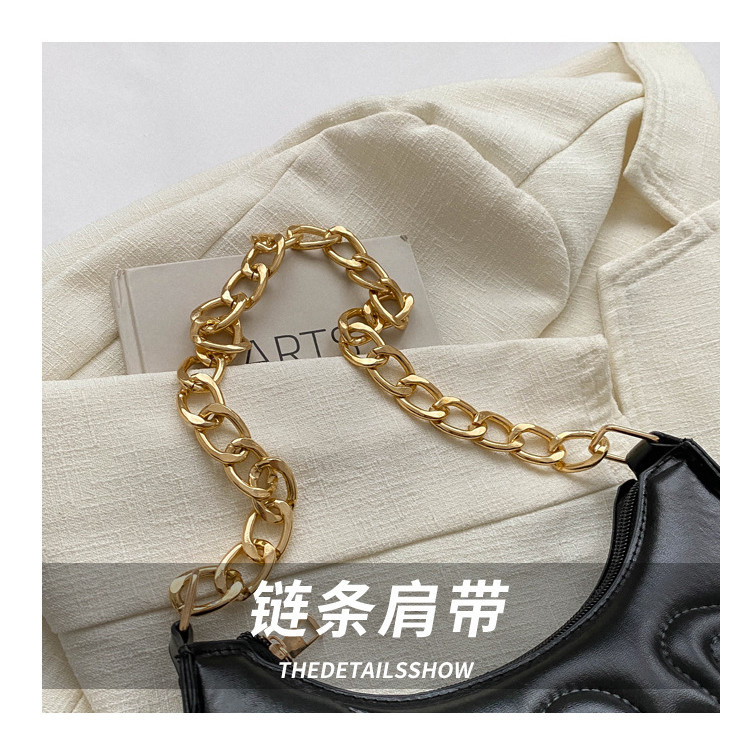 กระเป๋าเย็บลายเส้น หัวใจนูน สายสะพายโซ่ Bag1012