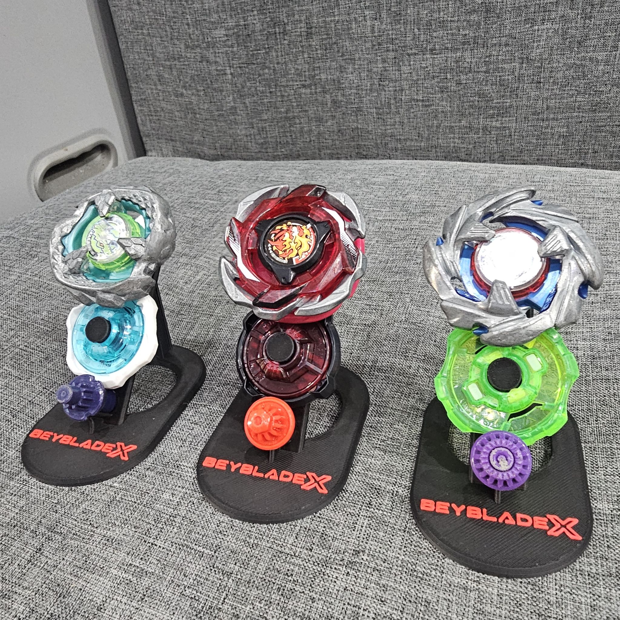 Beyblade X Display Stand ขาตั้งโชว์เบย์เบลด แบบแยกชิ้นส่วน ทำจากปริ้น 3D วัสดุ PLA แข็งแรง งานสวย