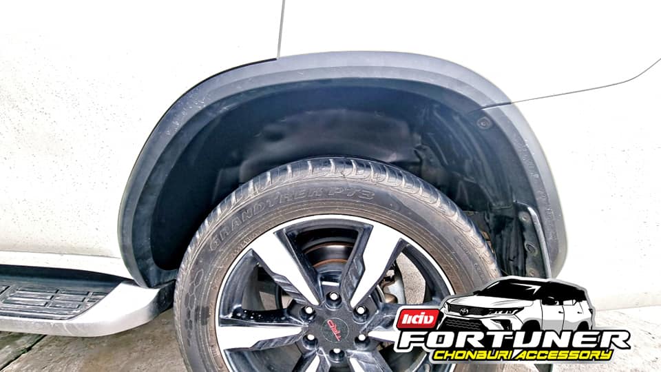 กันโคลนซุ้มล้อ แท้ศูนย์ โตโยต้า ฟอร์จูนเนอร์