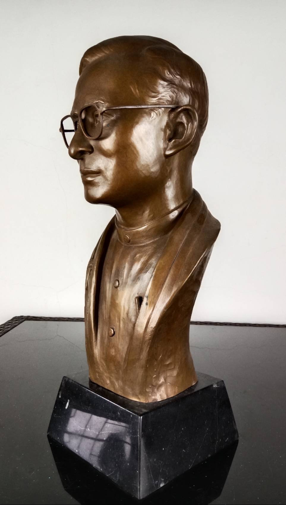 43.พระบรมรูปหล่อครึ่งพระองค์ในหลวงรัชกาลที่9 พระบาทสมเด็จพระปรมินทรมหาภูมิพลอดุลยเดช