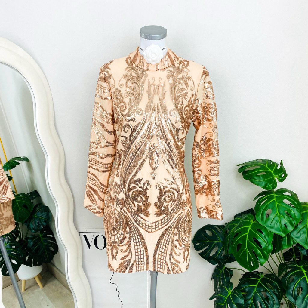 ไซด์ S-M แบรนด์แท้ 100%🌸เดรส ลายหลุยด์ งานเกล็ดวิบวับ สีโรสโกล ใส่ออกงาน ทรงเข้ารูป เดรสออกงาน ชุดปาร์ตี้