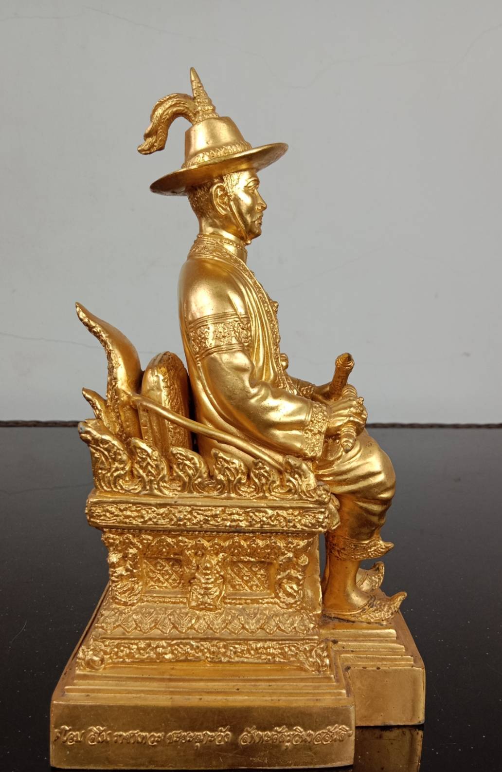 593.พระบรมรูปหล่อสมเด็จพระเจ้าตากสินมหาราช ทรงประทับนั่งบัลลังก์