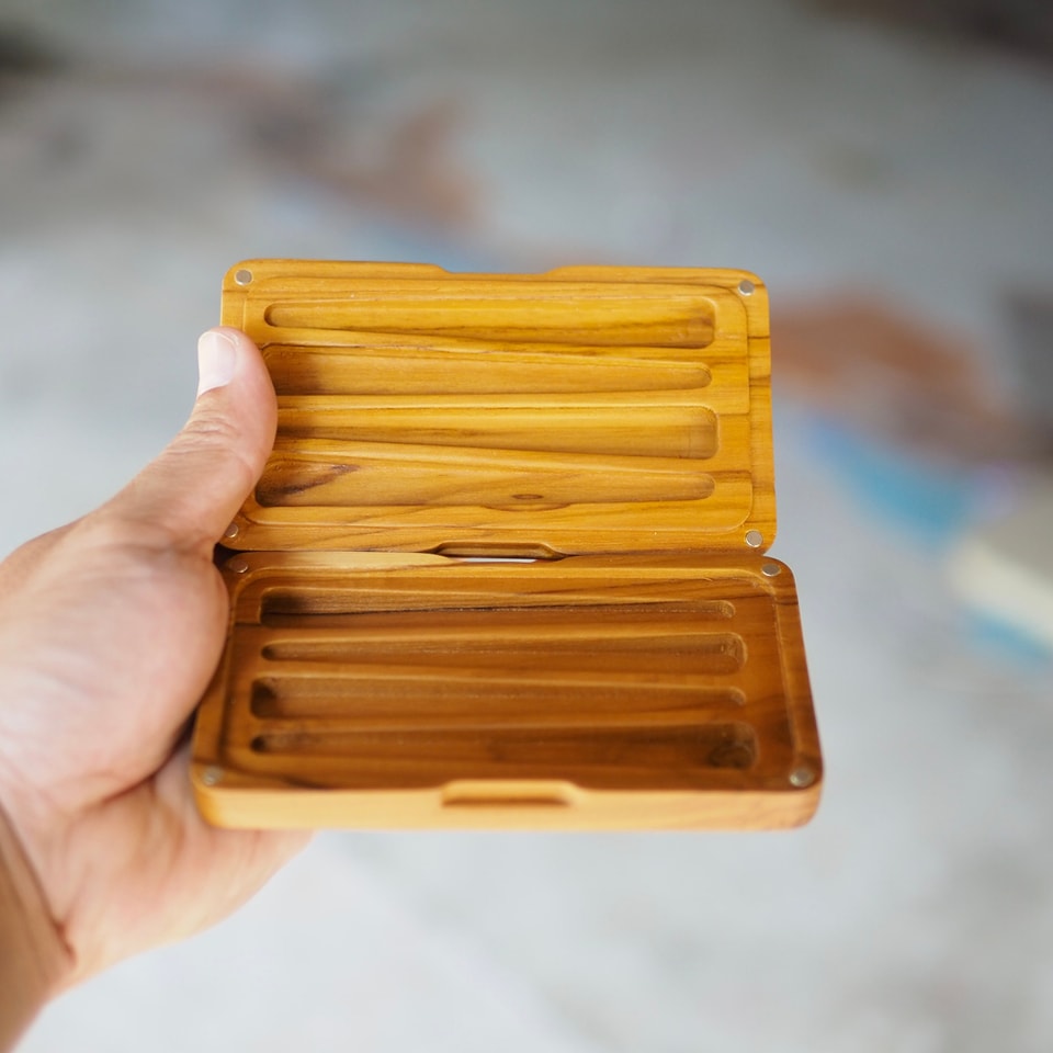กล่องเก็บพันลำ ไม้สักแท้ ไม้สักทอง สายพันลำ ขนาด 13 × 7.5 CM ใส่ได้ 4 มวน แบบจุใจ