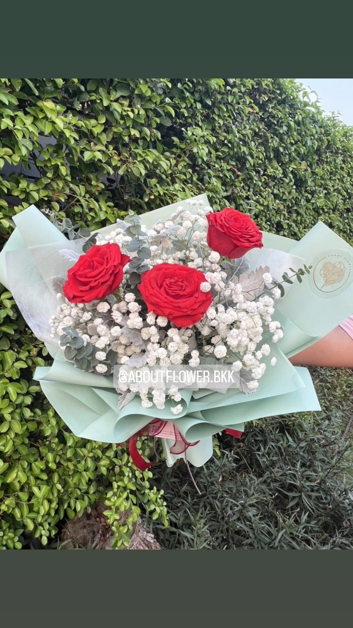 Fresh Flower Small Bouquet ดอกกุหลาบ สีแดง นำเข้า คัด Size จำนวน 3 ดอก พร้อมตกแต่ง สามารถเปลี่ยนสีได้