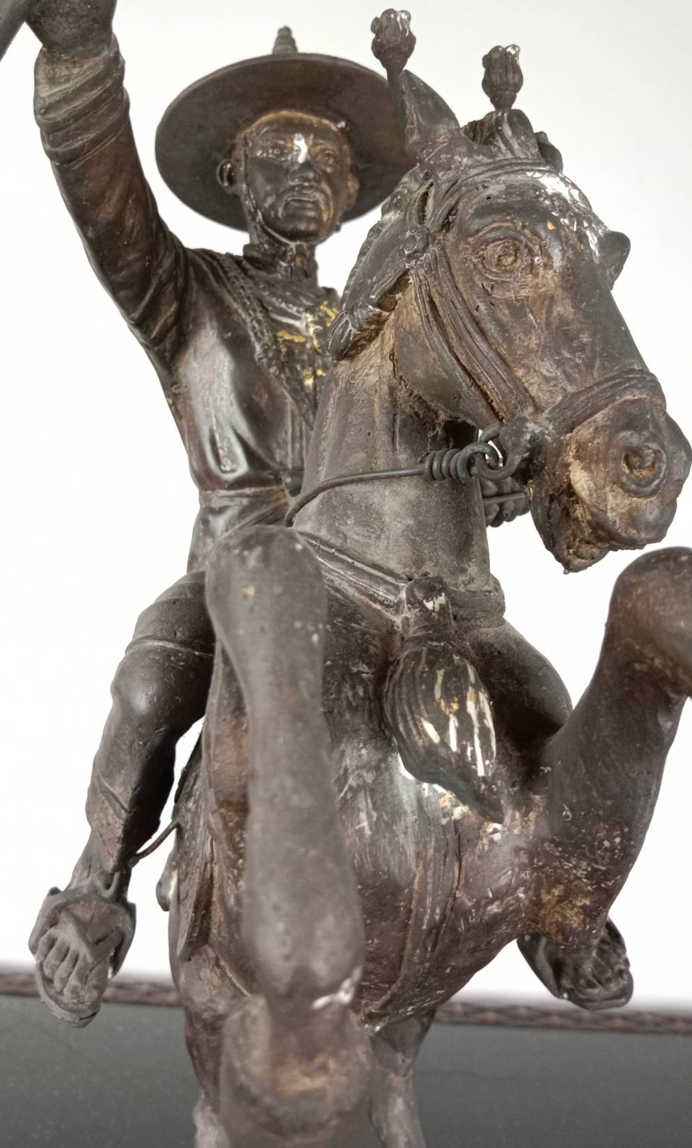 353.พระบรมรูปหล่อสมเด็จพระเจ้าตากสินมหาราช ทรงม้าศึก