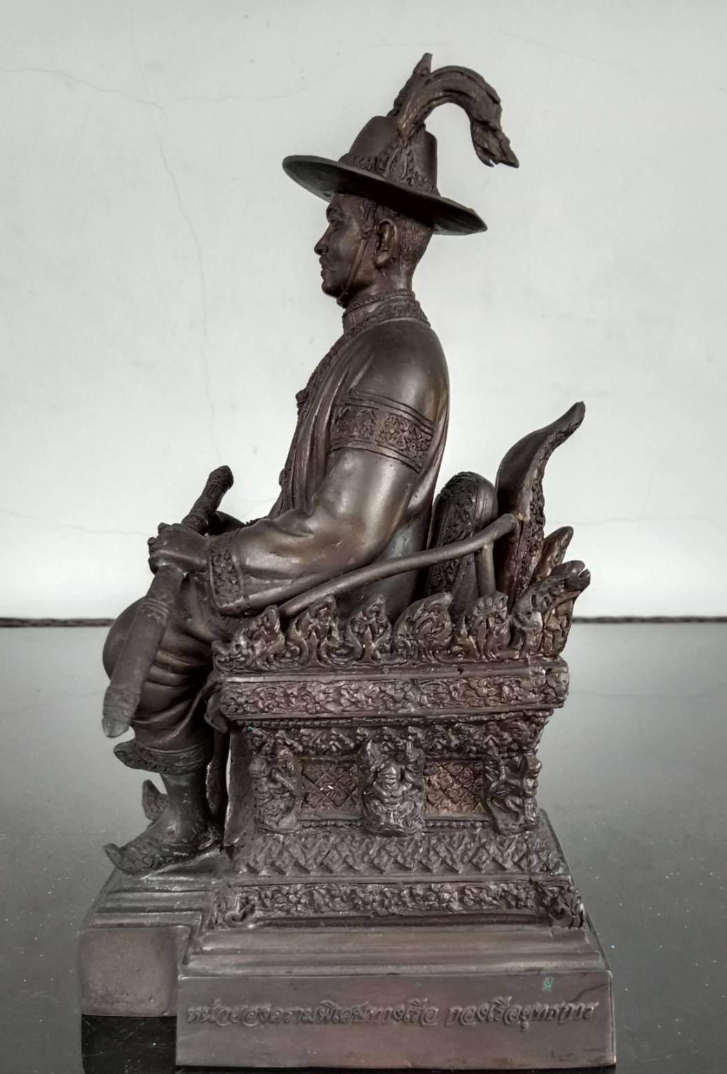 407.พระบรมรูปหล่อสมเด็จพระเจ้าตากสินมหาราช ทรงประทับนั่งบัลลังก์