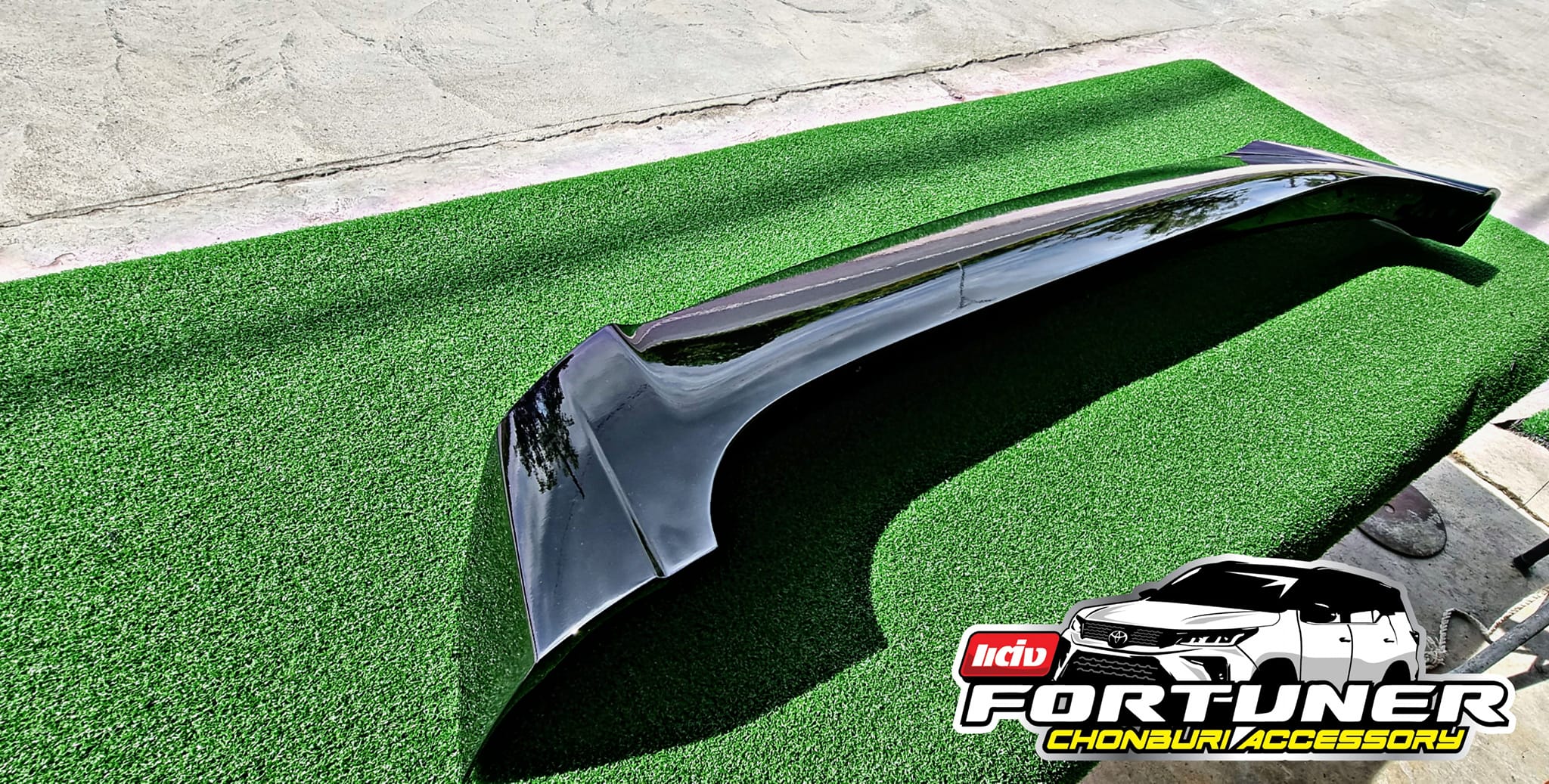 สปอยเลอร์หลังคา GRsport ขาว แดง ดำ โตโยต้า ฟอร์จูนเนอร์