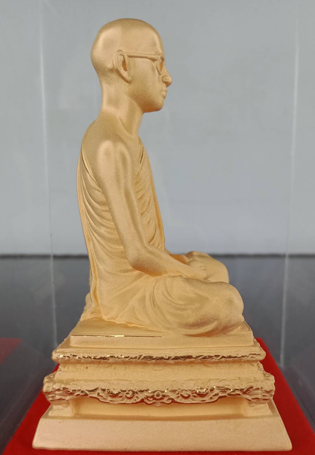 453.พระบรมรูปในหลวงรัชกาลที่9ทรงผนวช หุ้มทองคำแท้ 99.99%