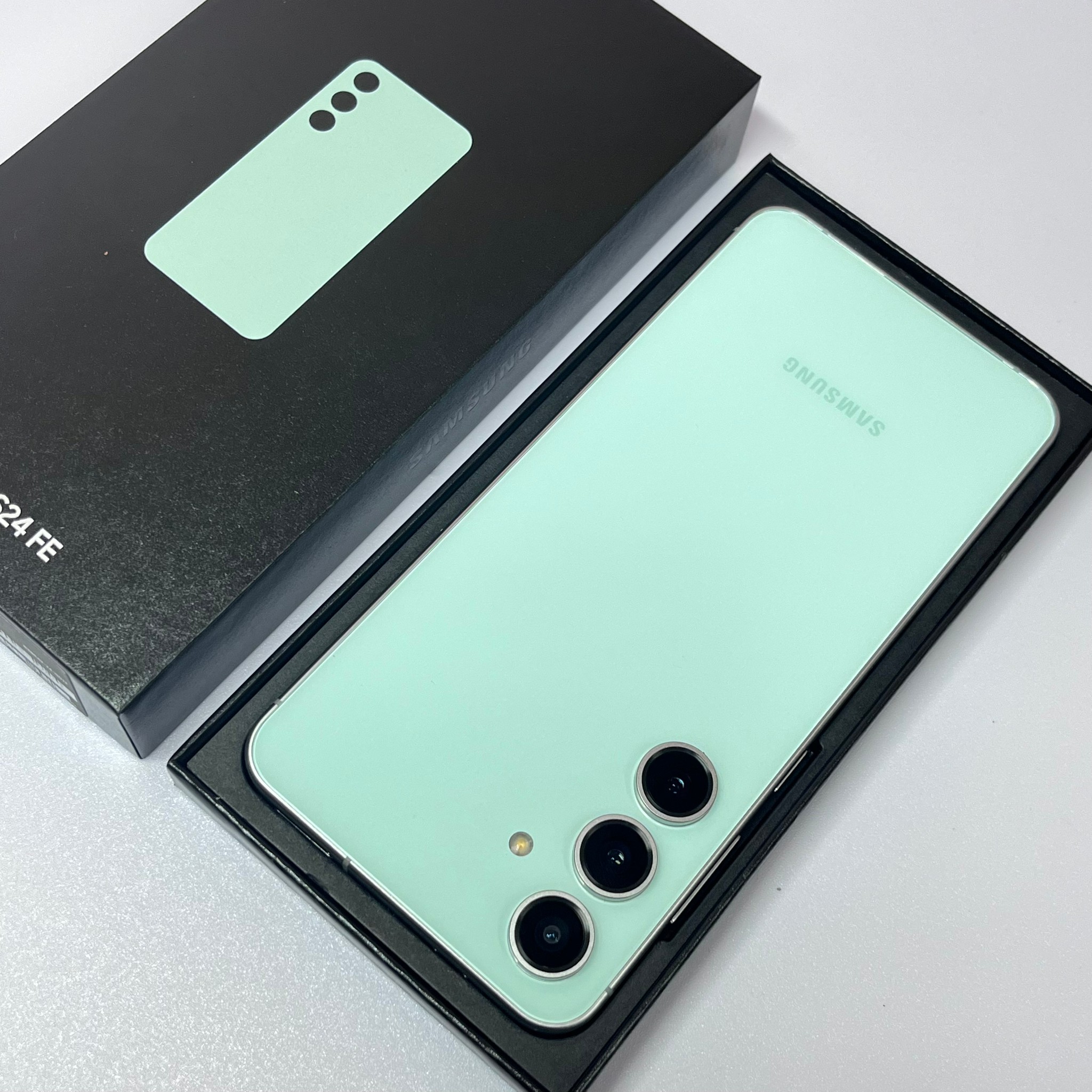 Samsung s24 FE 8GB+128 GB สี Mint เครื่องศูนย์ไทย