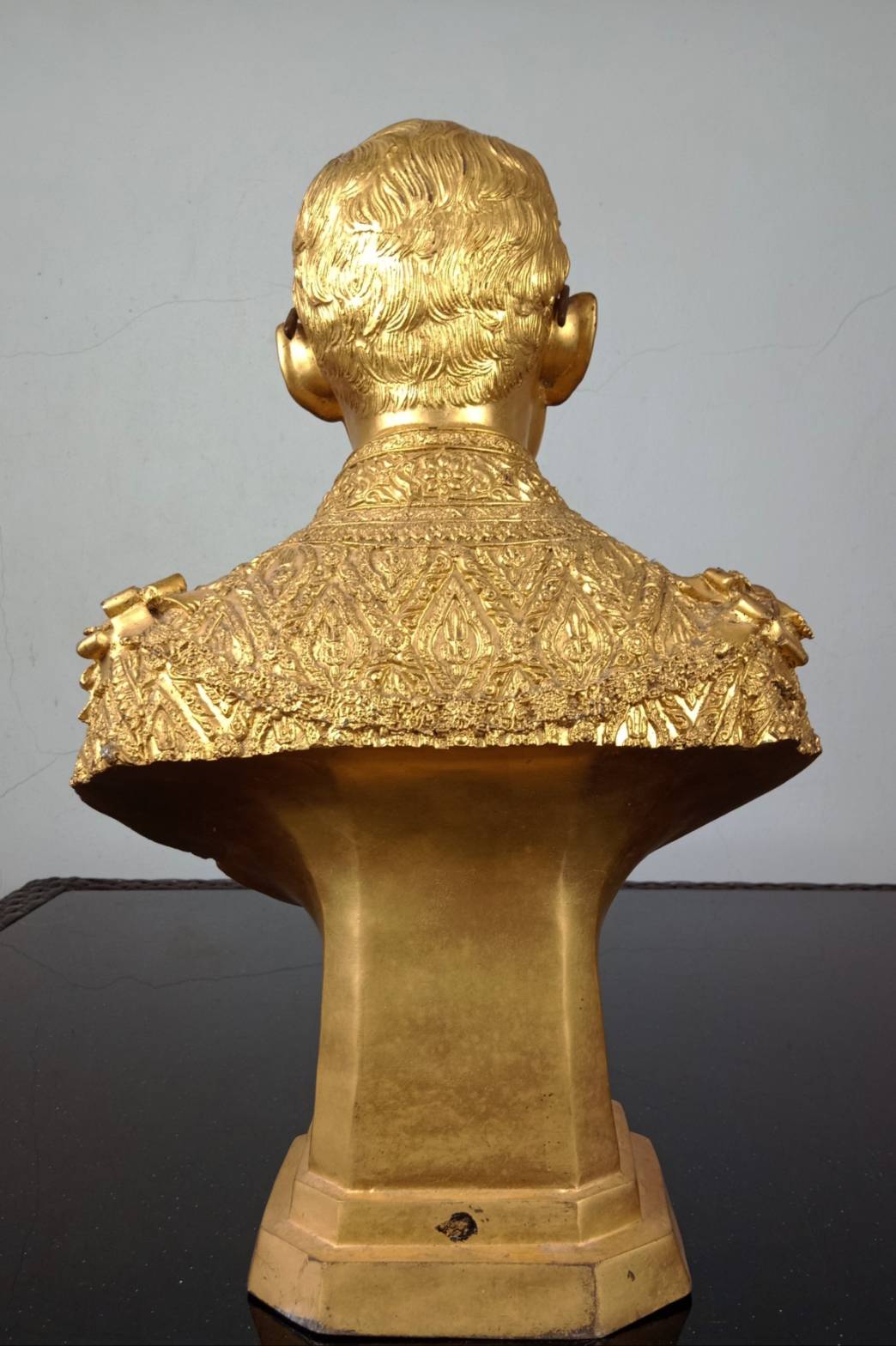 532.พระบรมรูปครึ่งพระองค์ในหลวงรัชกาลที่ 9 พระบาทสมเด็จพระปรมินทรมหาภูมิพลอดุลยเดช ทรงชุดฉลองพระองค์เต็มยศ