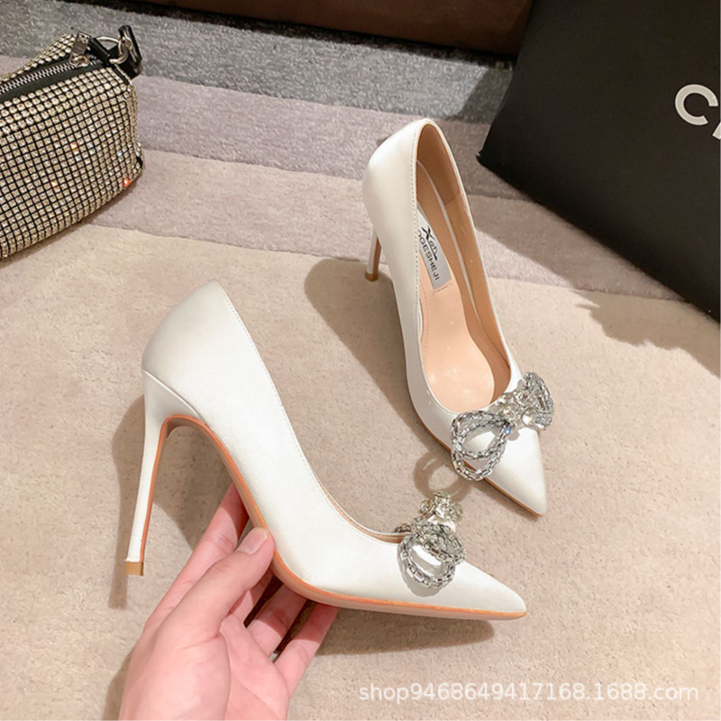 รองเท้าส้นสูง หัวเเหลม มีโบว์ รุ่น SH545