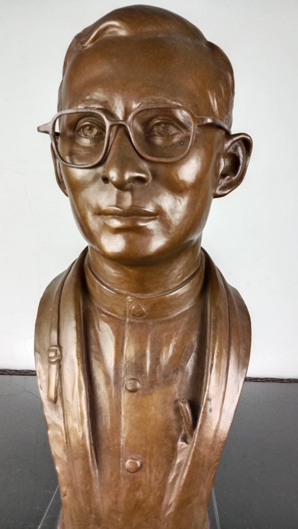 43.พระบรมรูปหล่อครึ่งพระองค์ในหลวงรัชกาลที่9 พระบาทสมเด็จพระปรมินทรมหาภูมิพลอดุลยเดช