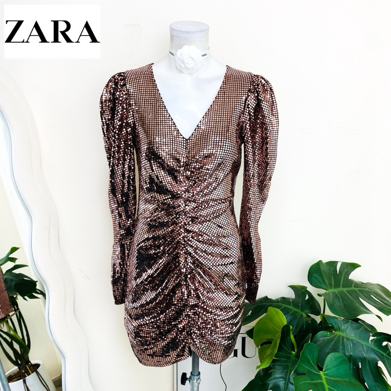 ไซด์ M-L แบรนด์ Zara แท้ 100%🌸เดรส แขนตุ๊กตา ย่นทั้งชุด งานเกล็ดวิบวับ สีคอปเปอร์ ใส่ออกงาน ทรงเข้ารูป เดรสออกงาน