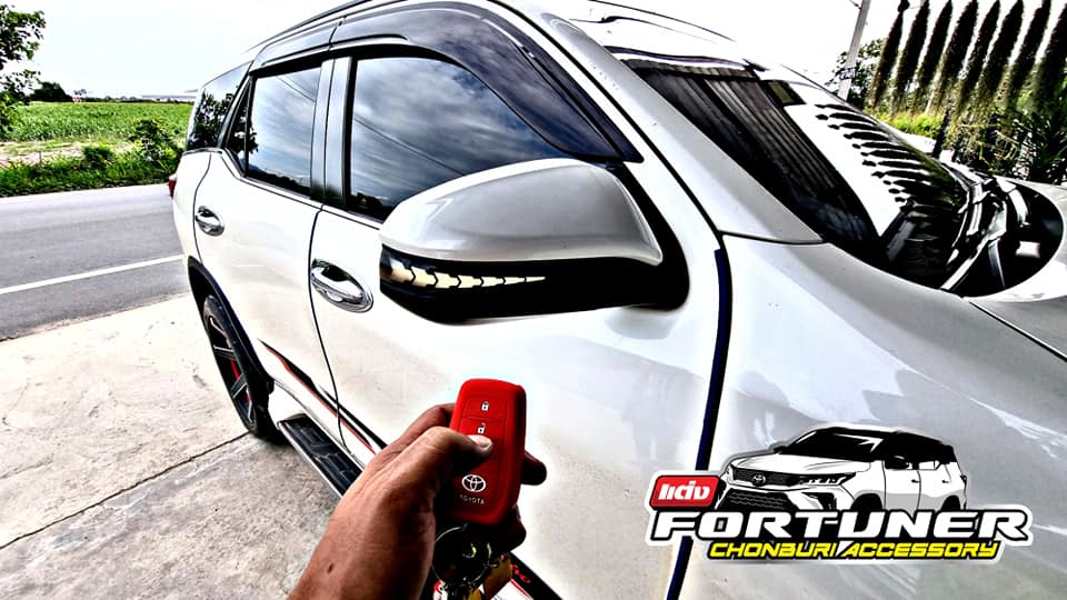 ไฟเลี้ยววิ่งกระจกมองข้าง LED โตโยต้า ฟอร์จูนเนอร์