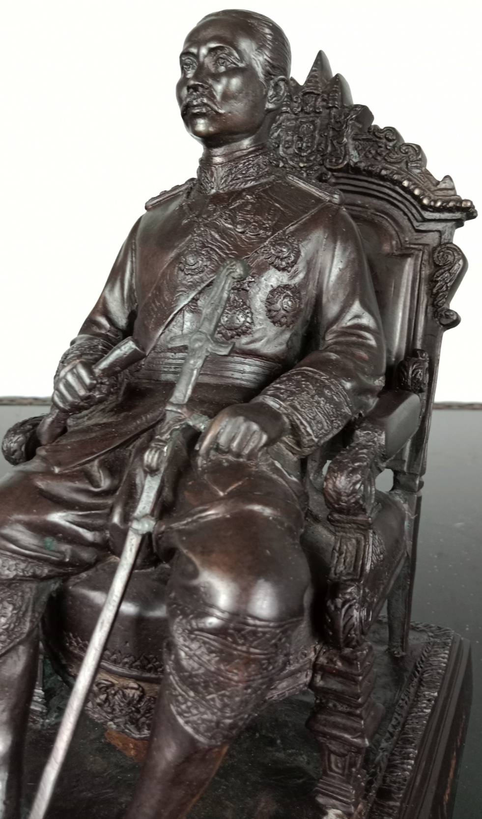 444.พระบรมรูปหล่อในหลวงรัชกาลที่5 พระบาทสมเด็จพระปรมินทรมหาจุฬาลงกรณ์ พระจุลจอมเกล้าเจ้าอยู่หัว ทรงประทับนั่งบัลลังก์