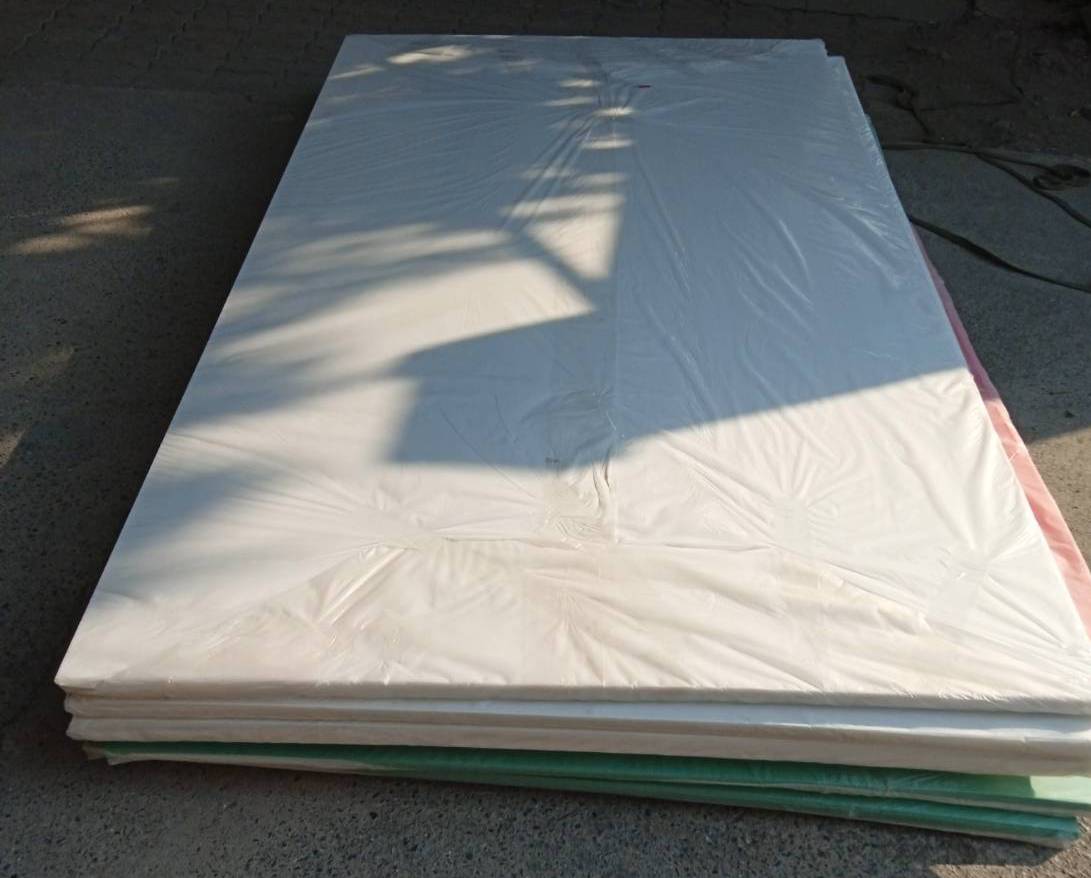 ฟิวเจอร์บอร์ดขนาด 1.30x2.45 M หนา 2 มม ทุกสี ราคาแผ่นละ98บาท (บรรจุ20 แผ่น/แพ็ค) ขายยกแพ็ค
