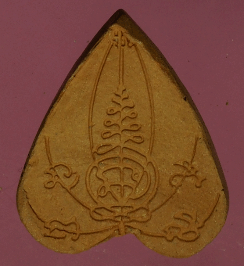 B2755 รูปเหมือนใบโพธิ์ ไม่ทราบอาจารย์ ปี 2549 เนื้อดิน 9.1