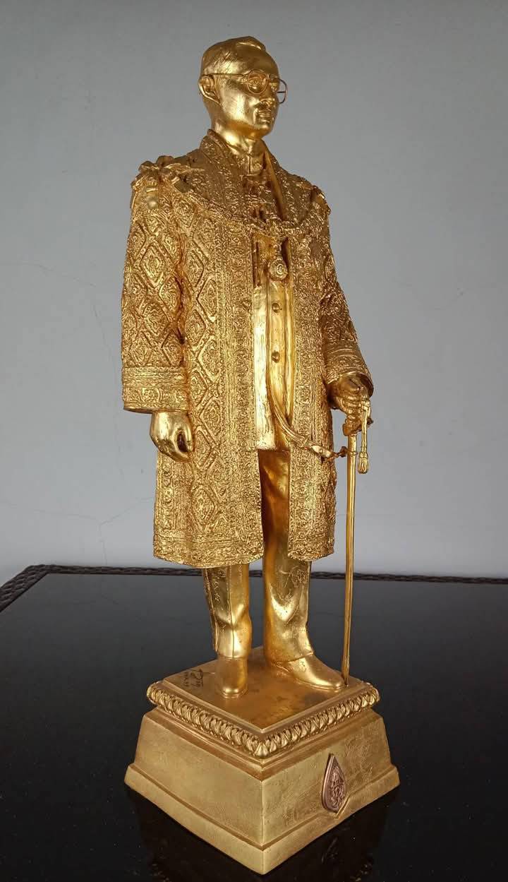 482.พระบรมรูปหล่อในหลวงรัชกาลที่9 พระบาทสมเด็จพระปรมินทรมหาภูมิพลอดุลยเดช(ทอง)