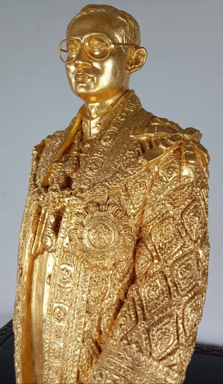 482.พระบรมรูปหล่อในหลวงรัชกาลที่9 พระบาทสมเด็จพระปรมินทรมหาภูมิพลอดุลยเดช(ทอง)