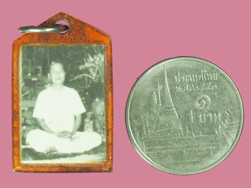 A5632 รูปถ่ายหมอชีวกโกมารภัทธ์ หลังฆาราวาส เลี่ยมพลาสติกเก่าไม่ทราบที่และปีสร้าง 4