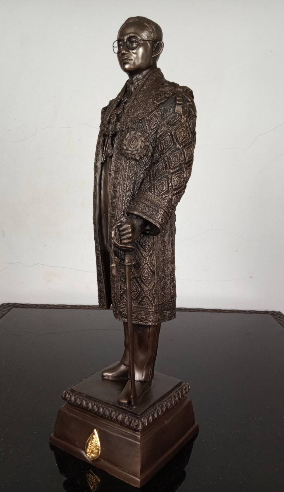 579.พระบรมรูปหล่อในหลวงรัชกาลที่ 9 พระบาทสมเด็จพระปรมินทรมหาภูมิพลอดุลยเดช (รมดำ)