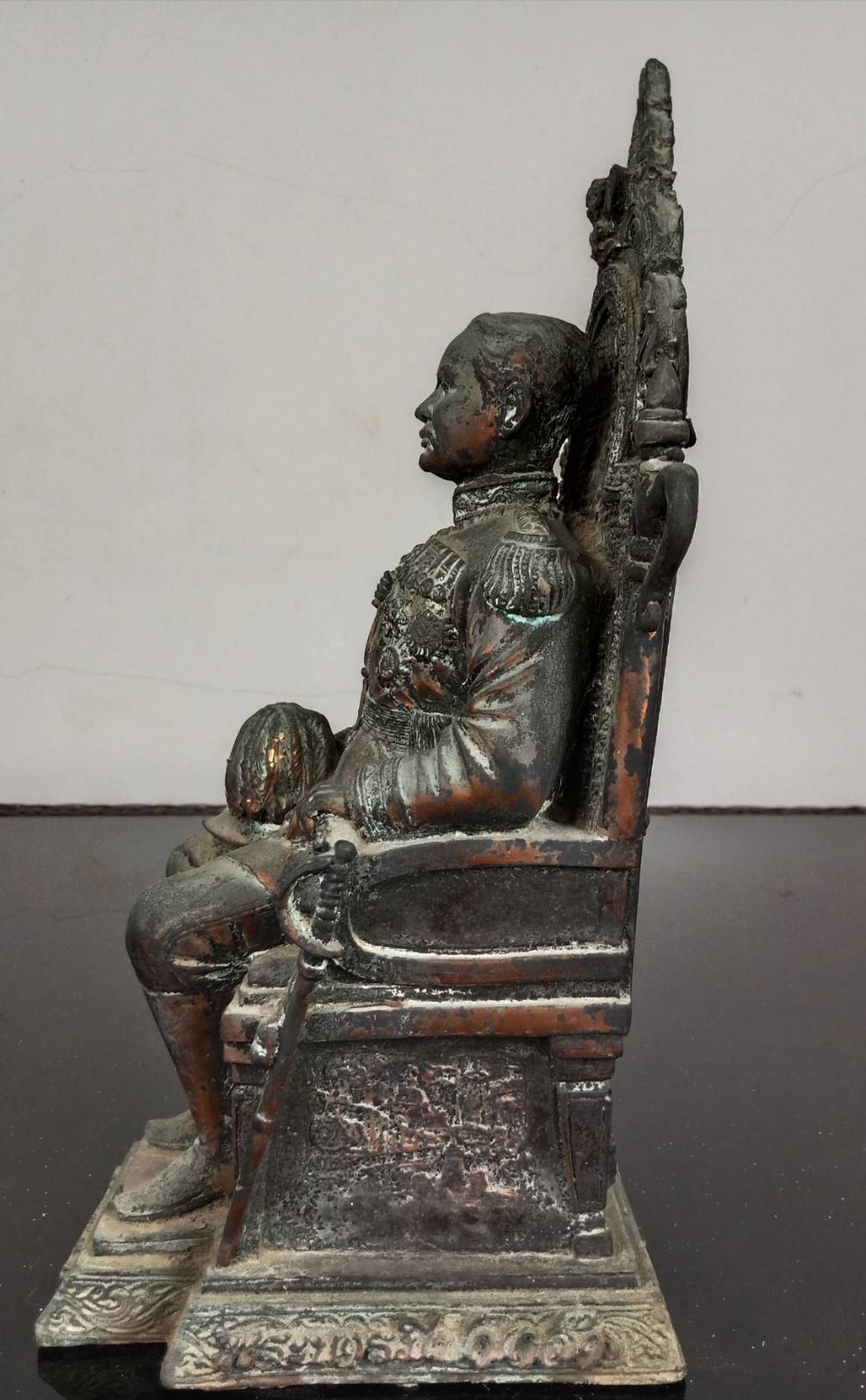 580.พระบรมรูปหล่อในหลวงรัชกาลที่ 5 พระบาทสมเด็จพระปรมินทรมหาจุฬาลงกรณ์ พระจุลจอมเกล้าเจ้าอยู่หัว ทรงประทับนั่งบัลลังก์