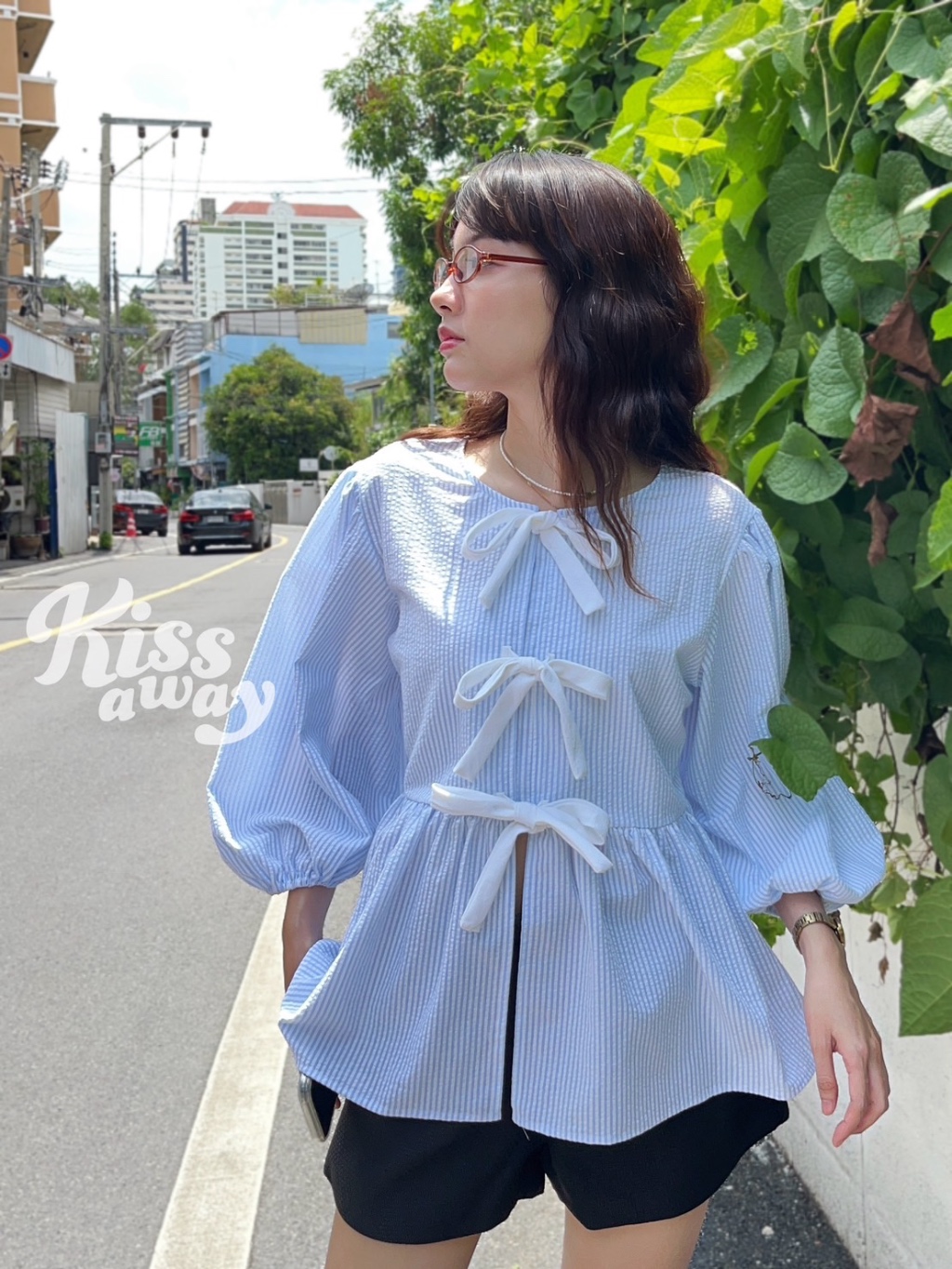 หมดไวมาก รีบซื้อก่อนหมด Miku เสื้อผูกโบ ใส่ได้ 2 ด้าน both sides (SKU.125)