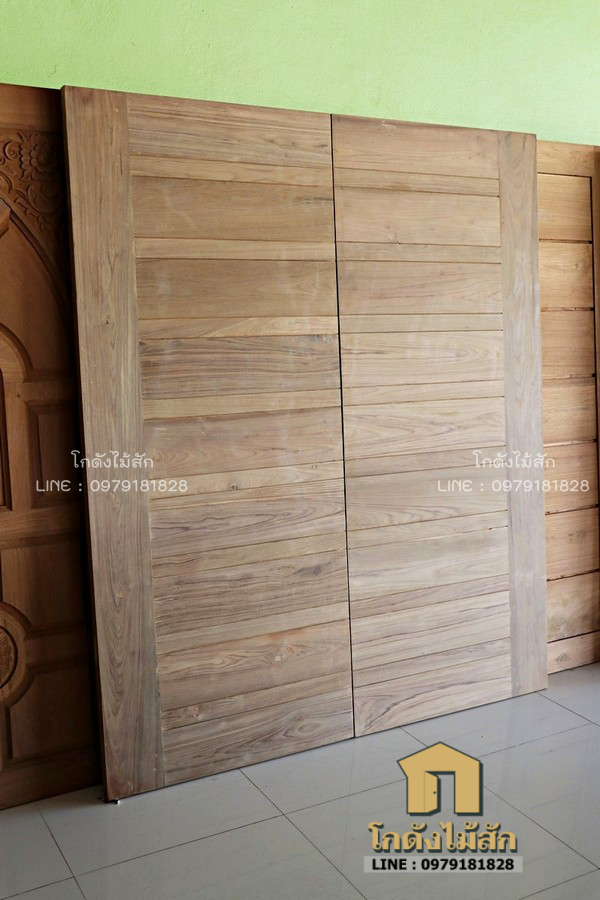 ประตูโมเดิร์นบานคู่ลายขวางสลับ