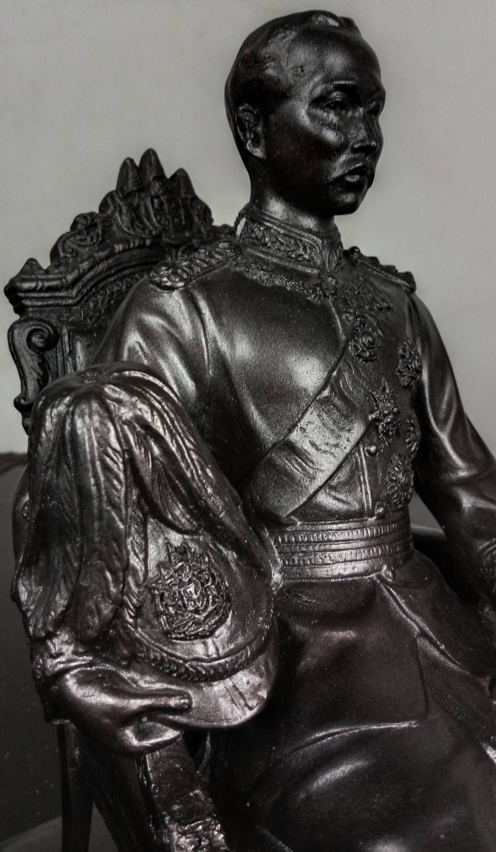 550.พระบรมรูปหล่อในหลวงรัชกาลที่ 5 พระบาทสมเด็จพระปรมินทรมหาจุฬาลงกรณ์ พระจุลจอมเกล้าเจ้าอยู่หัว ทรงประทับนั่งบัลลังก์