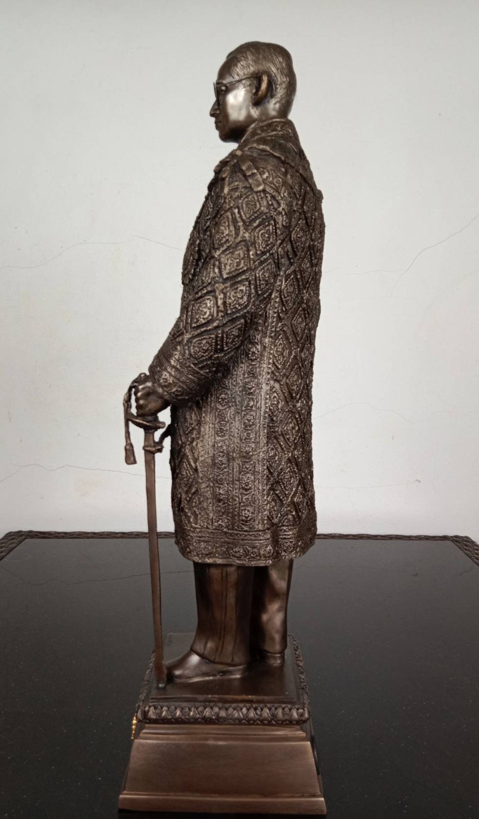 579.พระบรมรูปหล่อในหลวงรัชกาลที่ 9 พระบาทสมเด็จพระปรมินทรมหาภูมิพลอดุลยเดช (รมดำ)