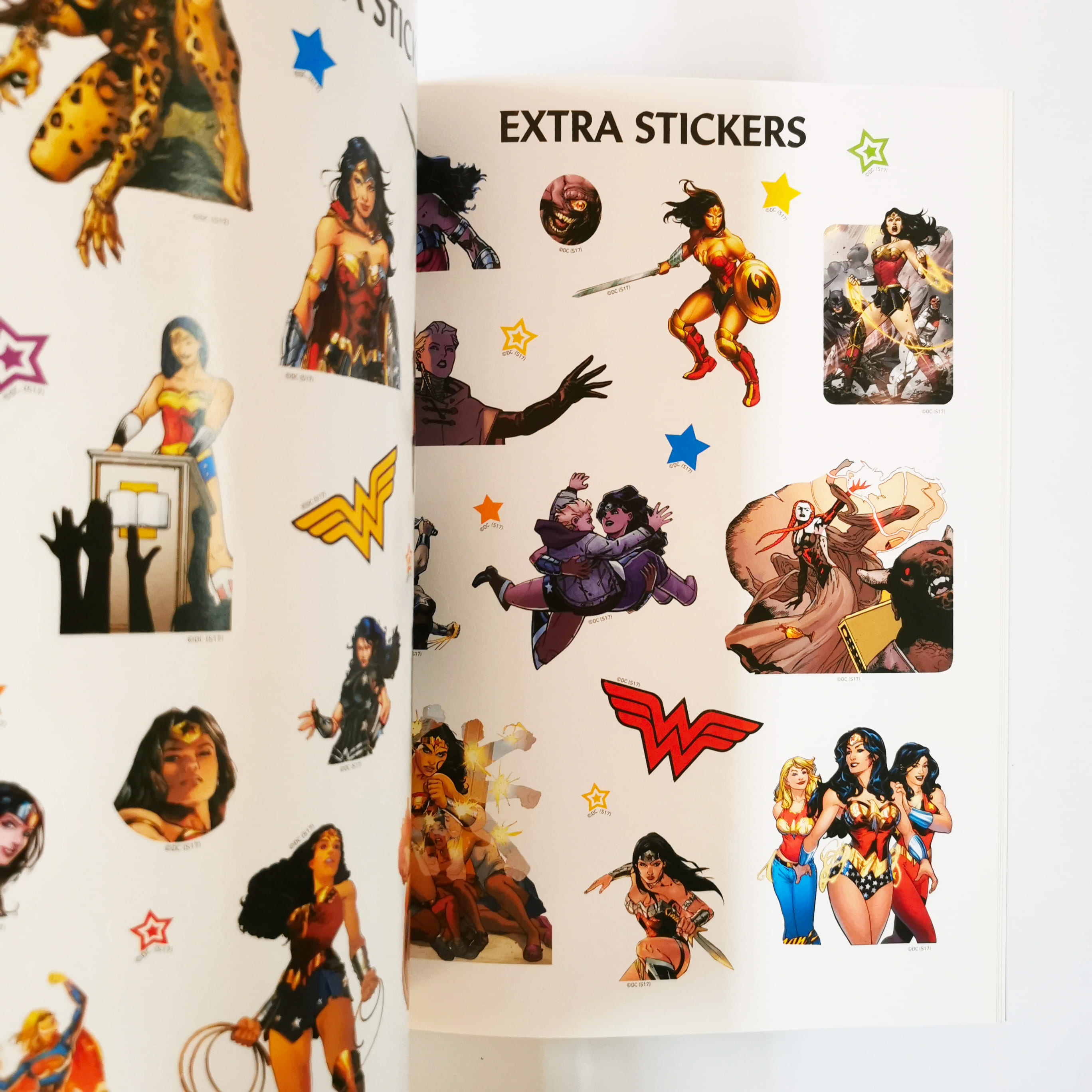 DC Wonder Woman : Ultimate Sticker Collection