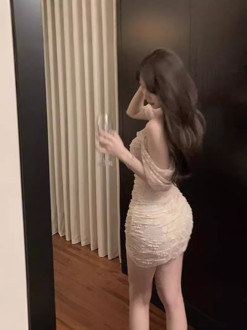 เดรสเกาะอก ปาดไหล่ สีครีม CN7472 พร้อมส่งในไทย