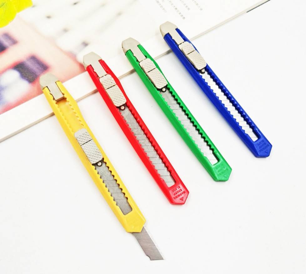 คัตเตอร์ ( 1 แพ็ค ) คละเเพ็คเกจส่ง